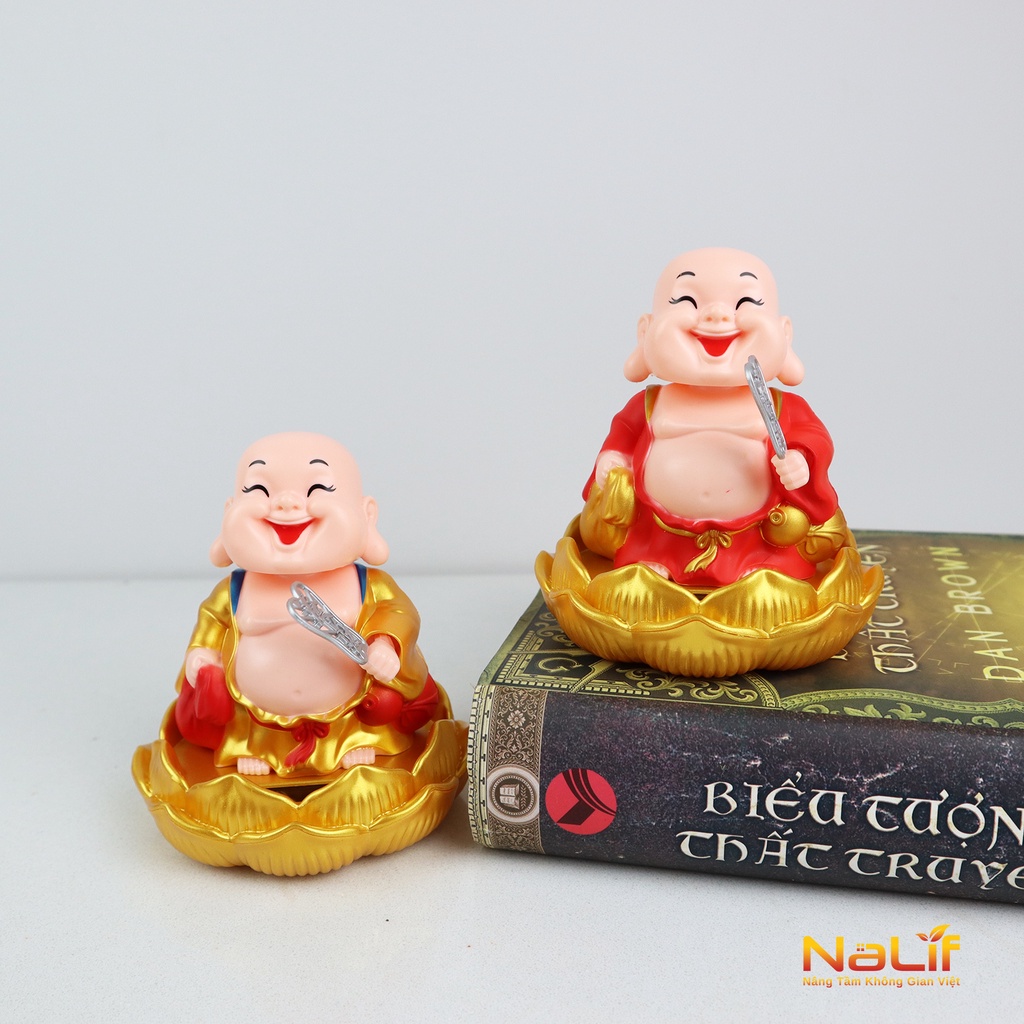 Tượng Phật Di Lặc Cục Vàng tay cầm quạt, lắc đầu ngồi tòa sen, dùng năng lượng mặt trời - trang trí nhà cửa, xe hơi, oto
