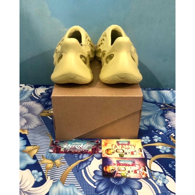 'Giày Cổ Thấp' adidas Yeezy Foam RNNR Sulfur
