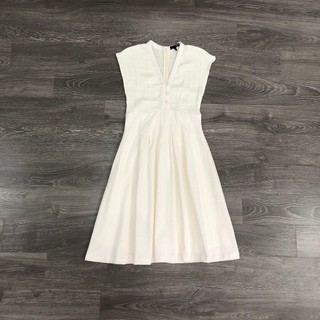 Đầm MX cổ V sát nách 3 nút
