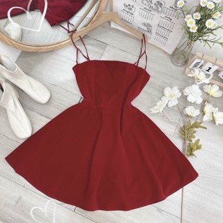 Đầm nhung 2 dây xoè đan sau
