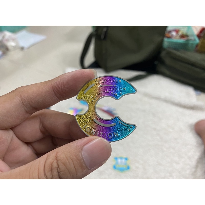 Sticker logo titan siêu rẻ đẹp