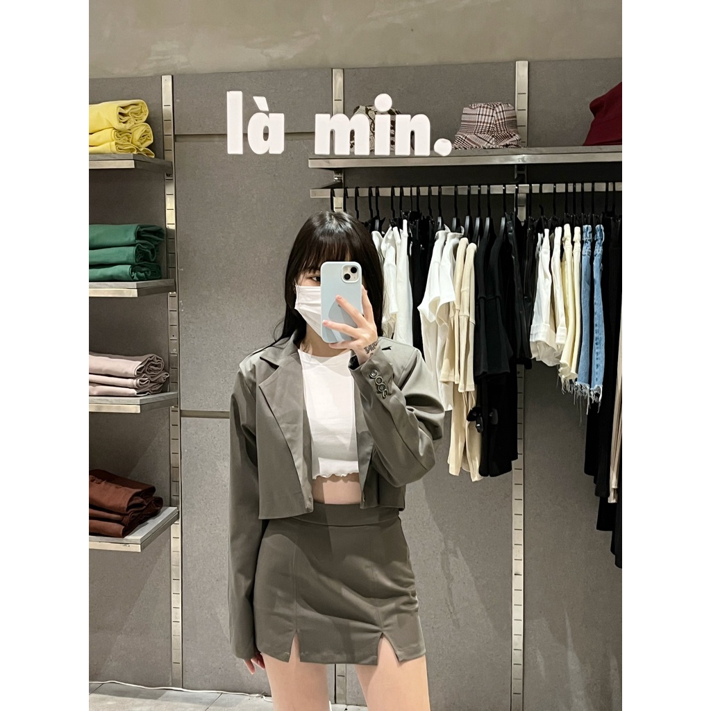 Áo khoác blazer form crop màu xanh rêu, là min - MOSS GREEN CROPPED BLAZER