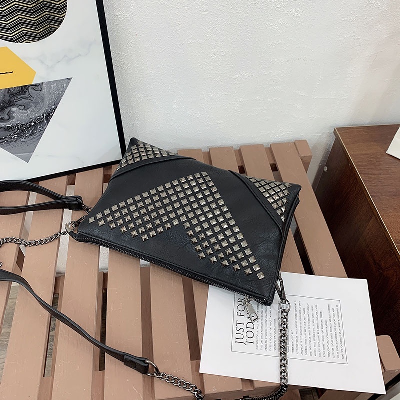 Túi Đeo Chéo Trang Trí Đinh Tán Thời Trang Dành Cho Nữ