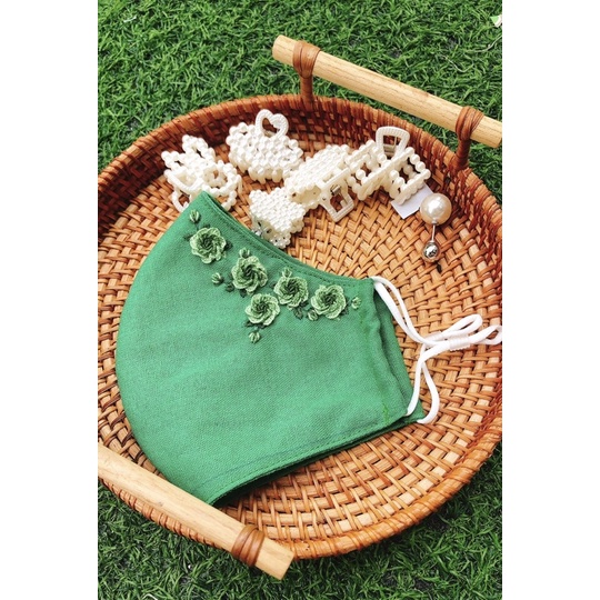 Khẩu trang vải linen thêu tay