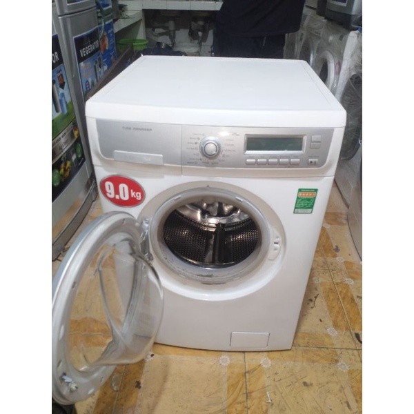 Máy giặt Electrolux 9kg còn mới 90%. màn hình điện tử