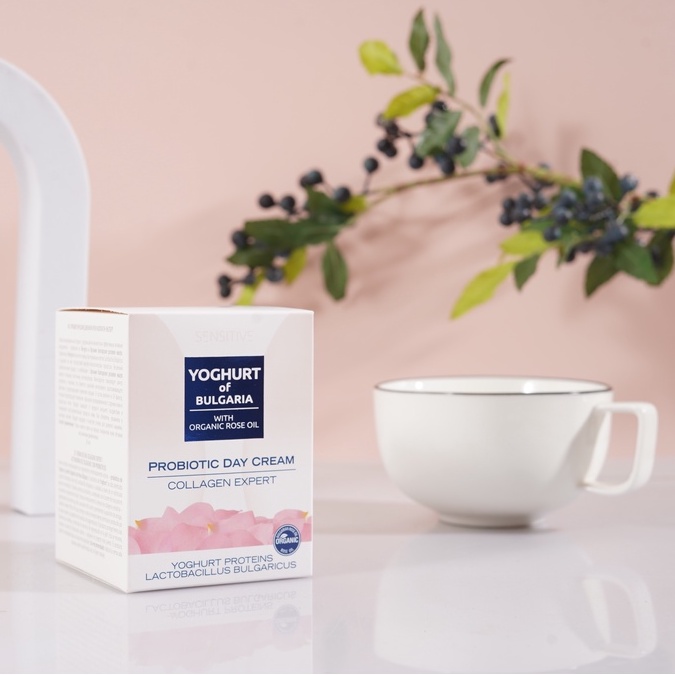 Kem dưỡng trẻ hóa da, chống lão hóa Biofresh Probiotic Day Cream Collagen Yoghurt Of Bulgaria 50 ml