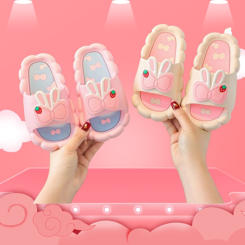 H163 : dép lê bé gái