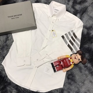 Áo sơ mi Thom brown trắng viền 4 sọc nâu xám