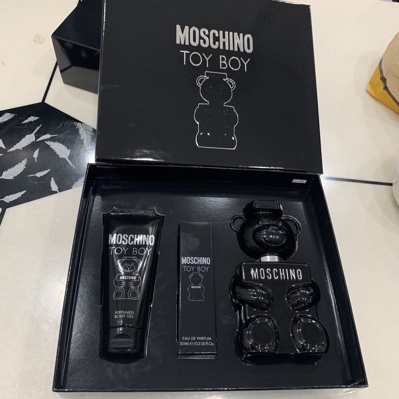 Set Nước Hoa Nam Moschino Toy Boy EDP (100ml + Body Gel 200ml + Mini 10ml )
