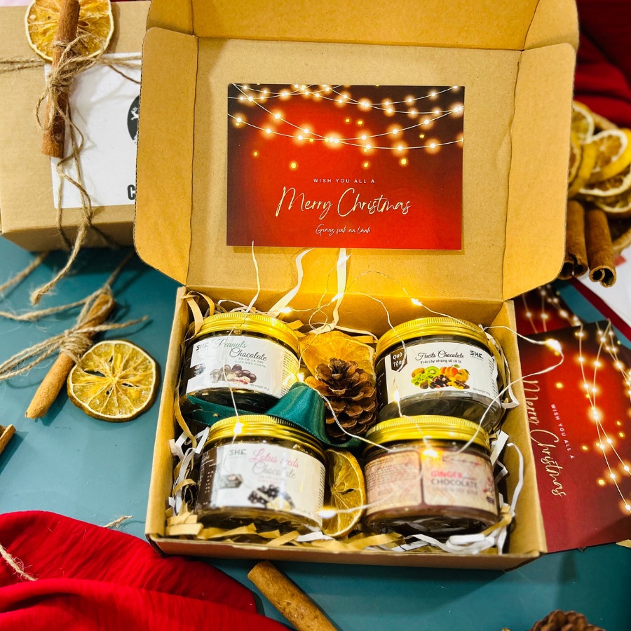 Quà tặng Giáng sinh, Noel - SHE Chocolate. Socola, nơ đỏ, thiệp Giáng sinh. Quà tặng đặc biệt