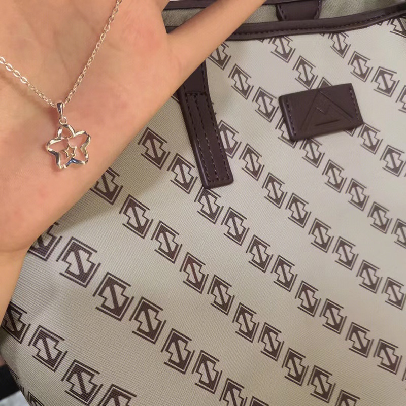 Vòng cổ Bằng Thép Titan Mặt Hình Ngôi Sao Nhỏ Sang Trọng Thiết Kế Đơn Giản Dành Cho Nữ