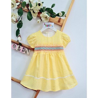 Đầm vàng thêu Smocking