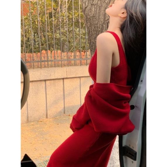 SET ĐẦM MIDI SÁT NÁCH CỔ V KÈM ÁO CROPTOP KHOÁC CÁNH DƠI ĐỎ Vani