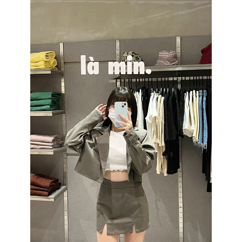 Áo khoác blazer form crop màu xanh rêu, là min - MOSS GREEN CROPPED BLAZER