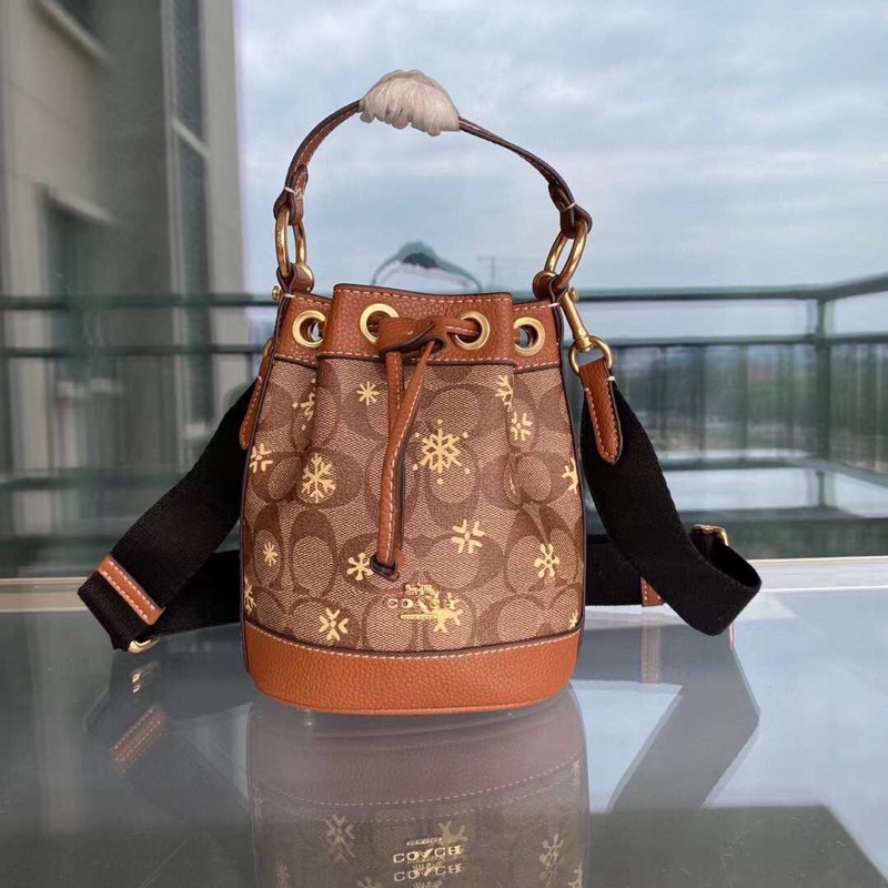 Túi Coach Bucket