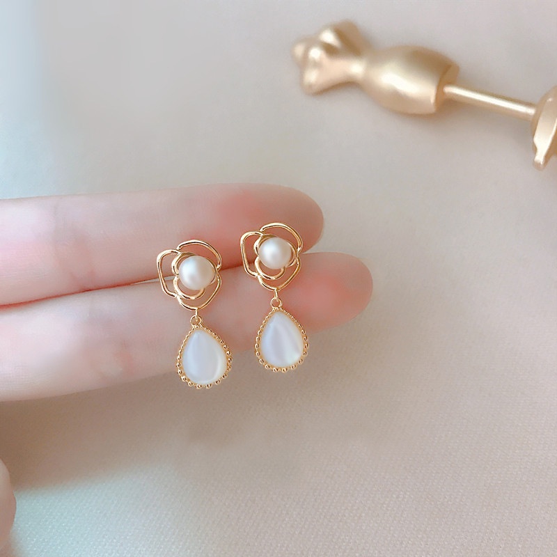 Khuyên Tai Hình Hoa Vỏ Sò Đính Ngọc Trai Cao Cấp Phong Cách Mới