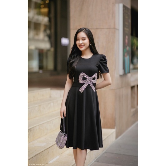 (Có size lớn - Hình thật) Đầm thun cổ tròn tay phồng dáng xoè kết cườm nơ eo cực sang trọng và quí phái 2578