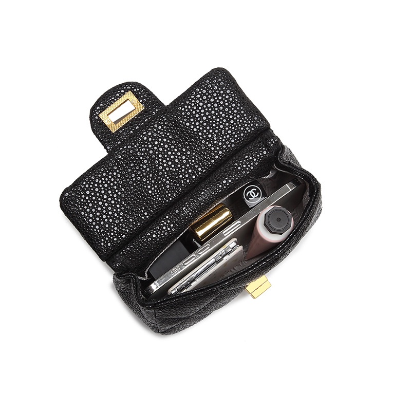 Túi xách đeo chéo IELGY phối dây xích hình thoi màu xanh lá phong cách Hàn Quốc cho nữ