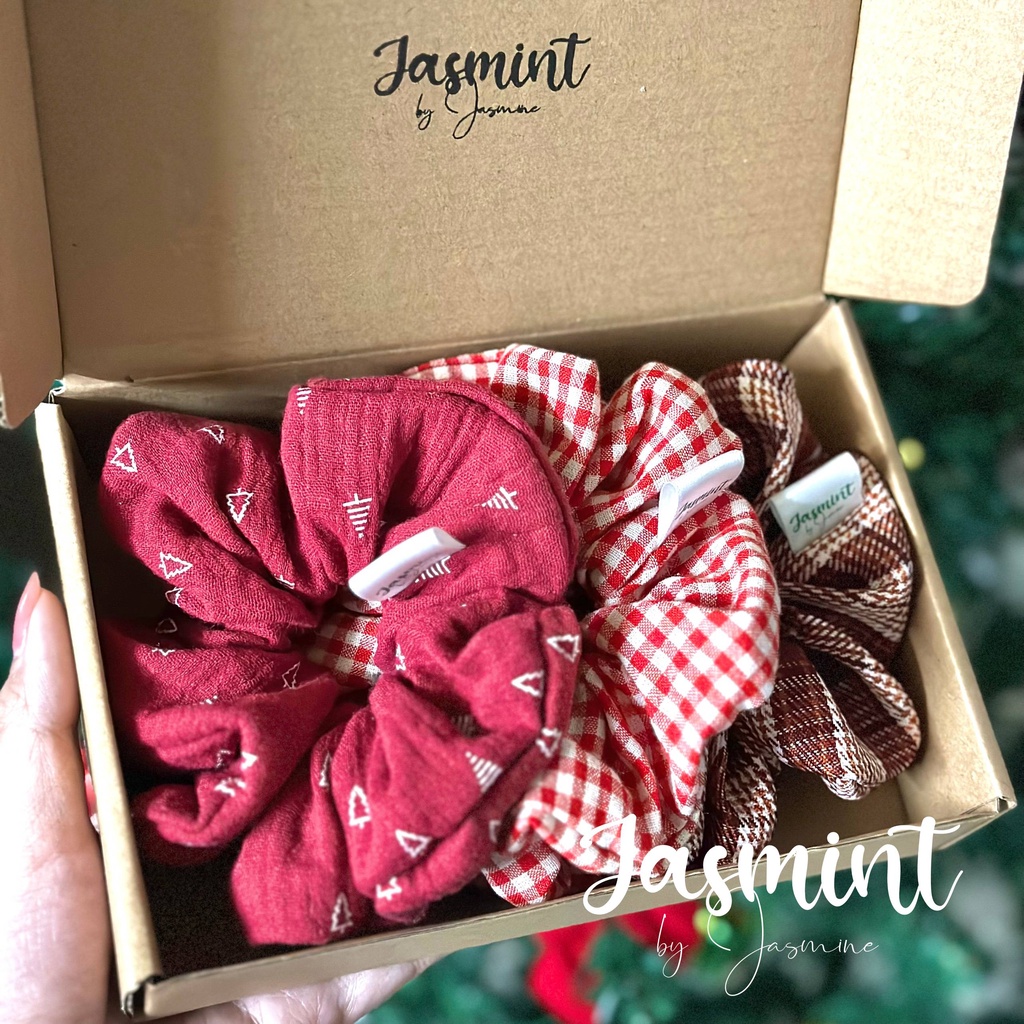 Noel Đồ buộc tóc, cột tóc vải muslin họa tiết giáng sinh, đũi kẻ đỏ, tweed kẻ nâu handmade Jasmint