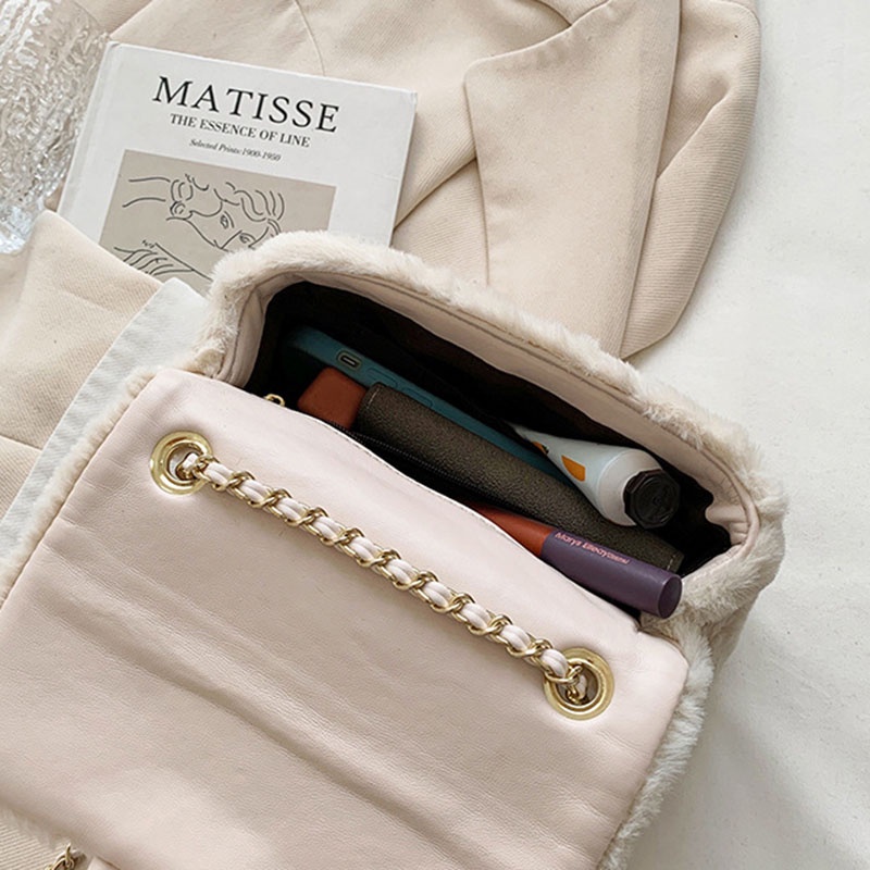 Túi Đeo Chéo Hình Thoi Nhồi Bông Lông Mềm Mại Dành Cho Bạn Nữ