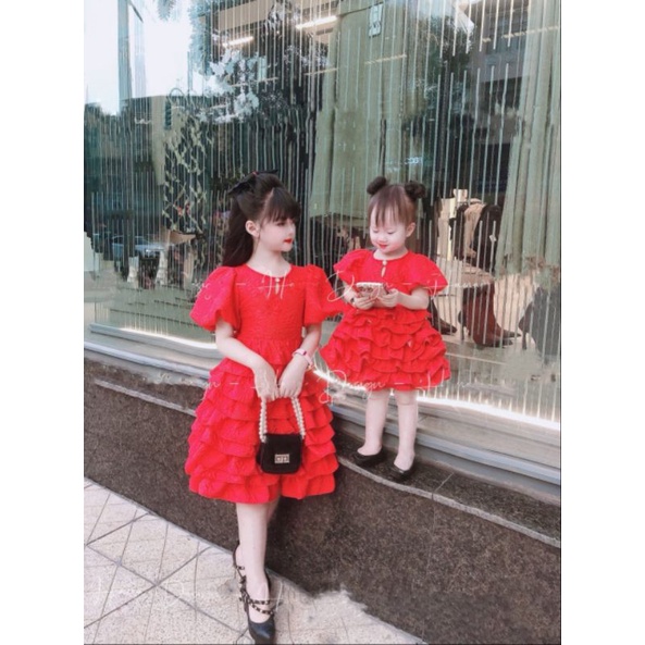 Váy công chúa bèo tầng gấm xốp vân hoa nổi bé gái