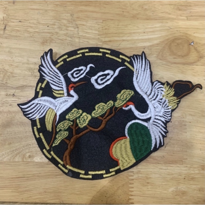Sticker thêu là ủi tròn 2 cò