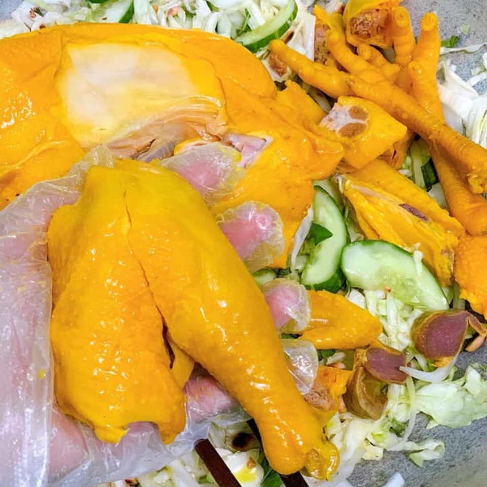 Gà ủ muối hoa tiêu nguyên con loại ngon đầy đủ đầu chân