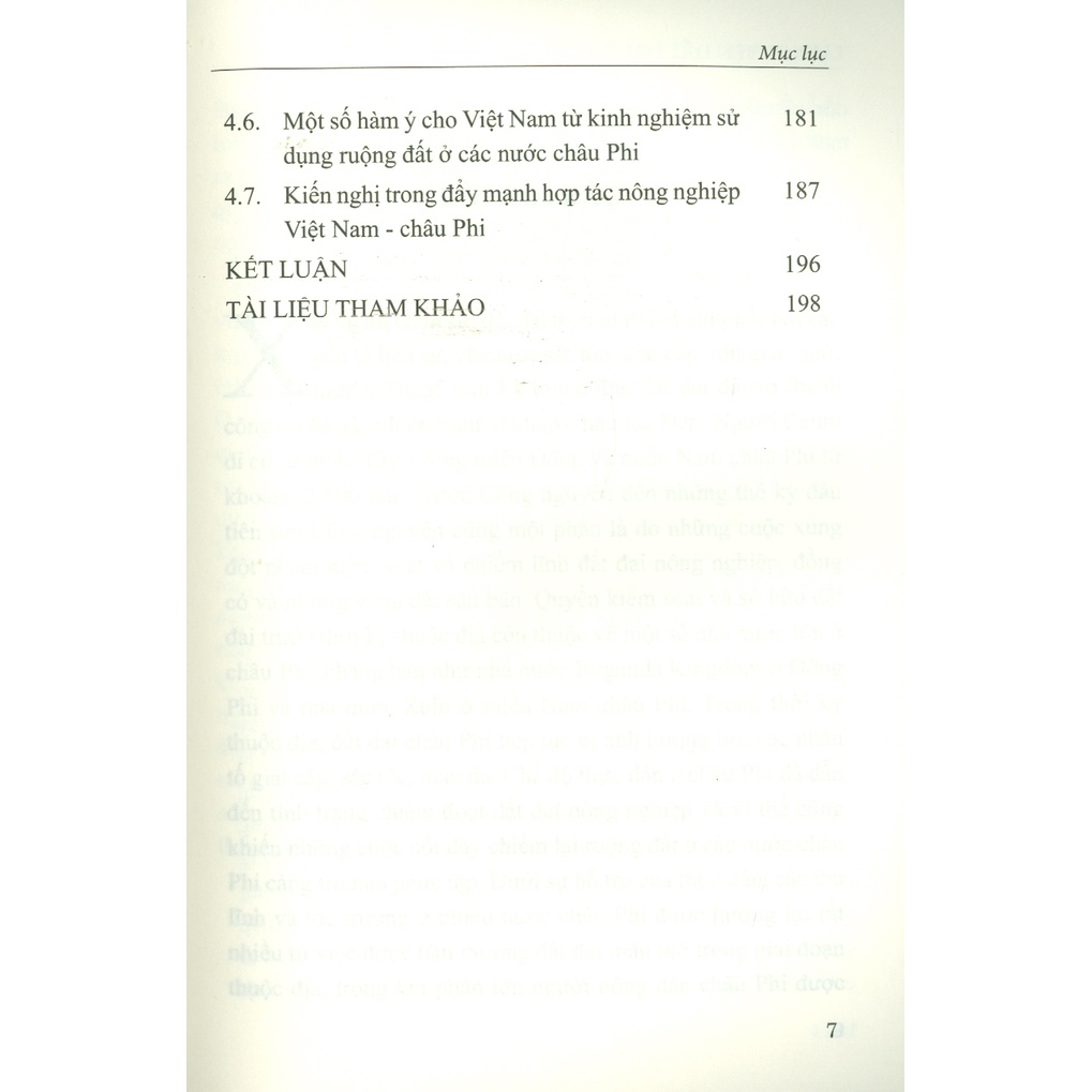 Sách - Tài Nguyên Đất Đai Ở Châu Phi - Đói Nghèo Trên Những Cánh Đồng Mẫu Lớn