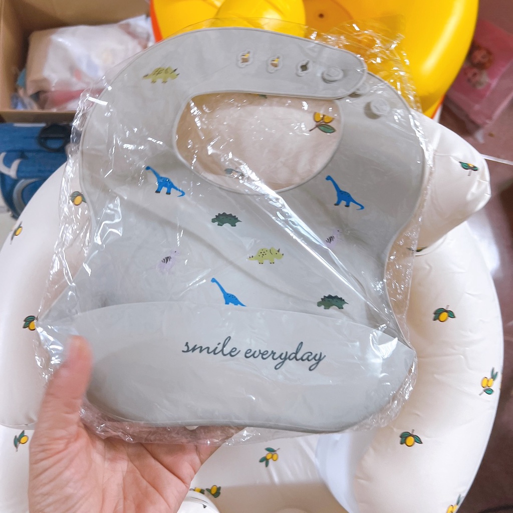 Yếm ăn dặm có máng HOLIDAY không bám bẩn, siêu mềm cao cấp cho bé yêu ăn dặm