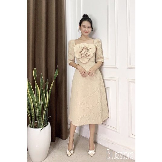 Đầm dự tiệc cổ vuông tay lỡ, đính hoa trước ngực thiết kế cao cấp