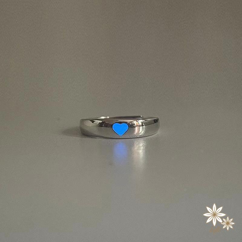 1 Nhẫn Dạ Quang Hình Trái Tim Màu Sắc Cho Nam Và Nữ