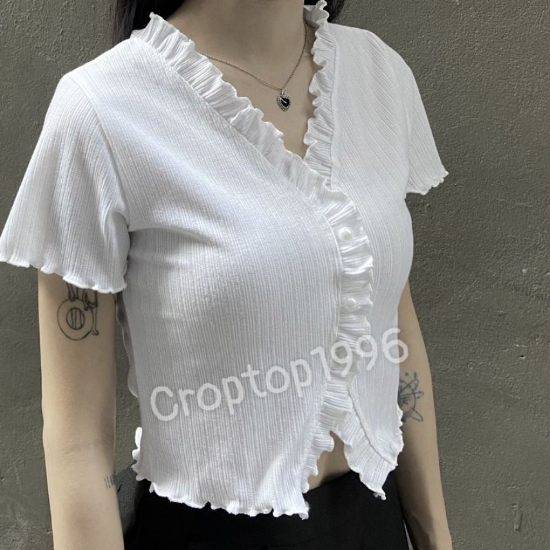 Áo kiểu Croptop đính cúc ngọc - áo ngắn tay cổ V viền bèo A19