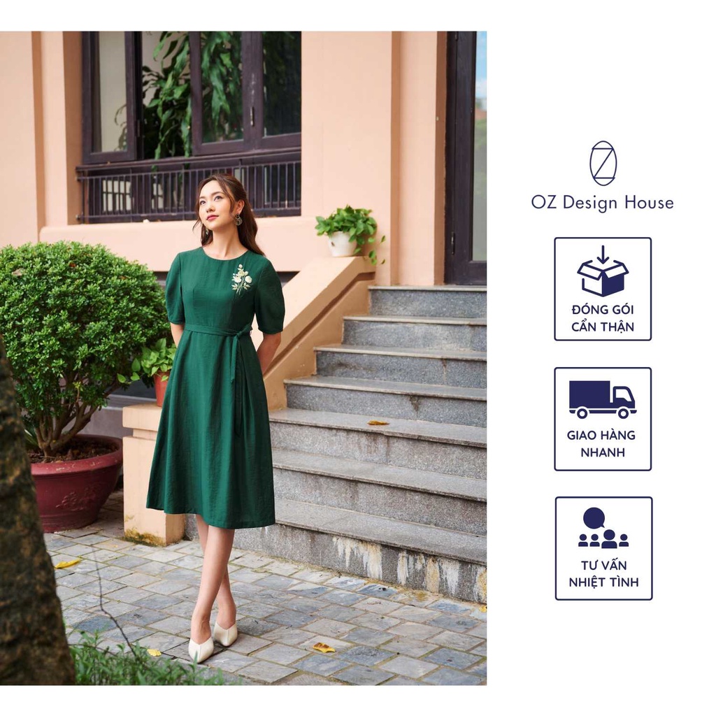 Đầm cổ tròn, dáng cắt eo, chân xòe A, thô lụa xanh lá đậm thêu cụm hoa hồng