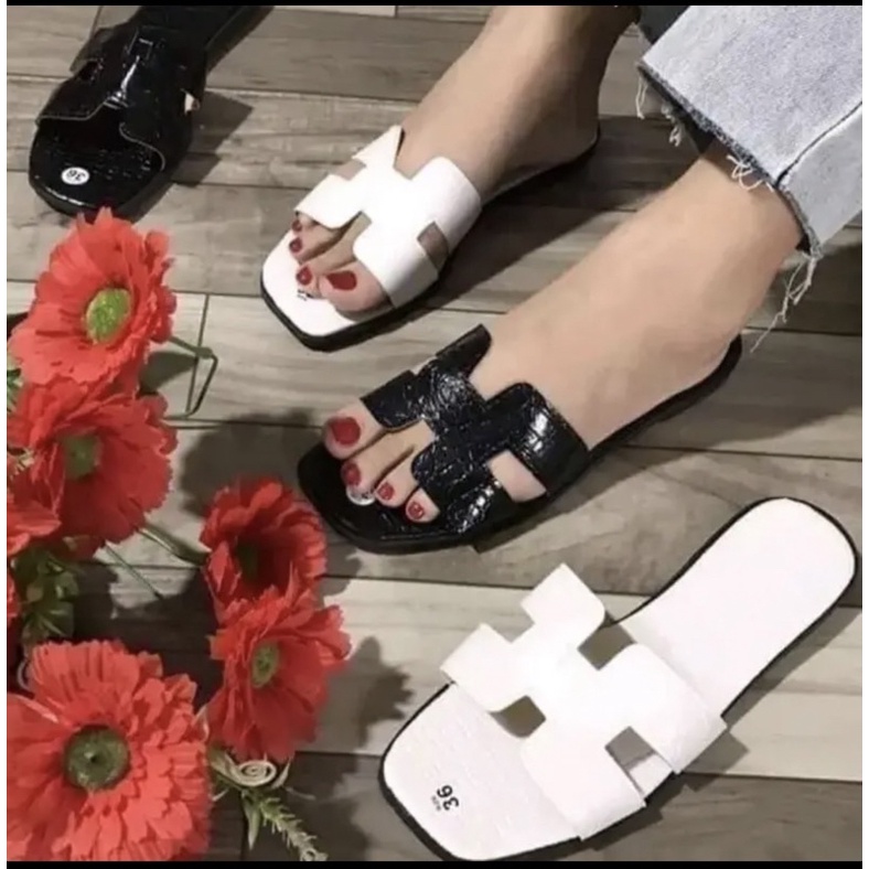Dép Hát Mờ Da Cá Sấu