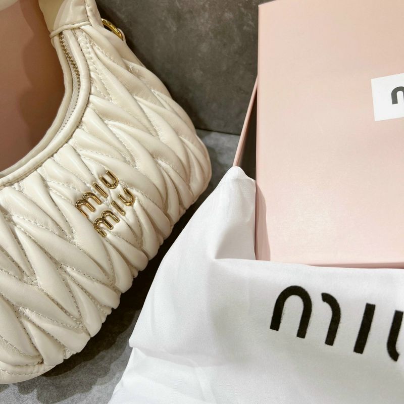 Túi kẹp nách miumiu nhúm da mềm fullbox