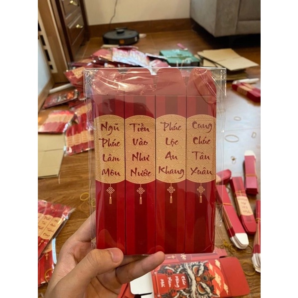 Lì Xì Gieo Quẻ Tài Lộc Hình Đầu Lân Tết 2024 GIÁP THÌN, giấy C300 Cứng Cáp, Cán Mờ in sắc nét - Hộp 15 Thẻ