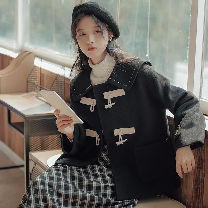 Áo khoác nỉ mỏng hai cúc cài khuy gỗ dáng ngắn