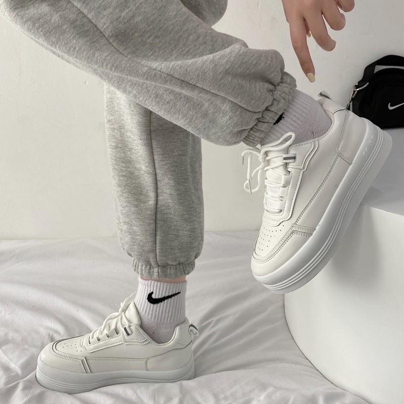 Giày Thể Thao Nam Nữ 2 Màu Trắng/Kem Dây Ngang Ulzzang Style
