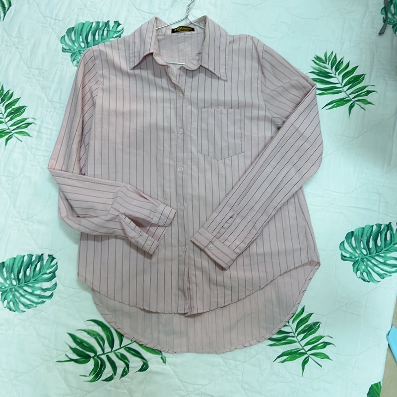 Áo sơ mi sọc tay dài, màu hồng, vạt cao vạt thấp phong cách hàn quốc