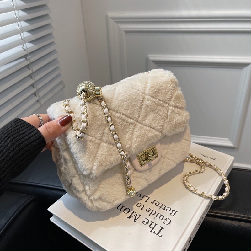 Túi Đeo Chéo Hình Thoi Nhồi Bông Lông Mềm Mại Dành Cho Bạn Nữ