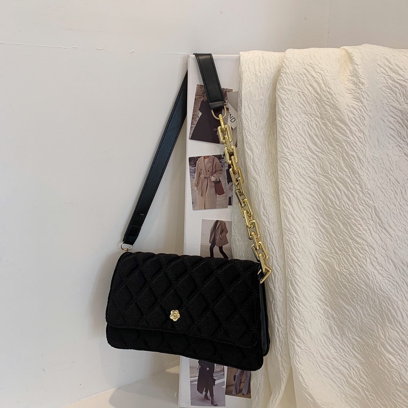 Túi Đeo Chéo Phủ Lông Phối Dây Xích Thời Trang 2022 Trẻ Trung Cho Nữ