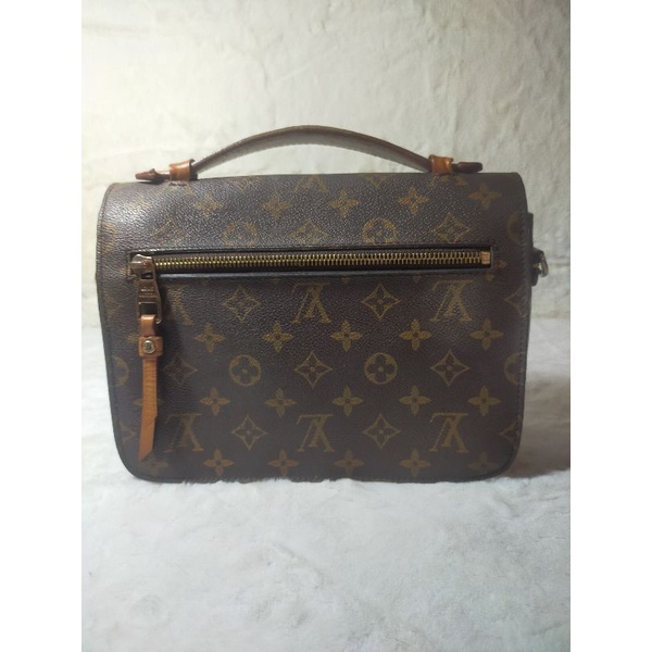 Túi xách si hiệu Louis Vuitton