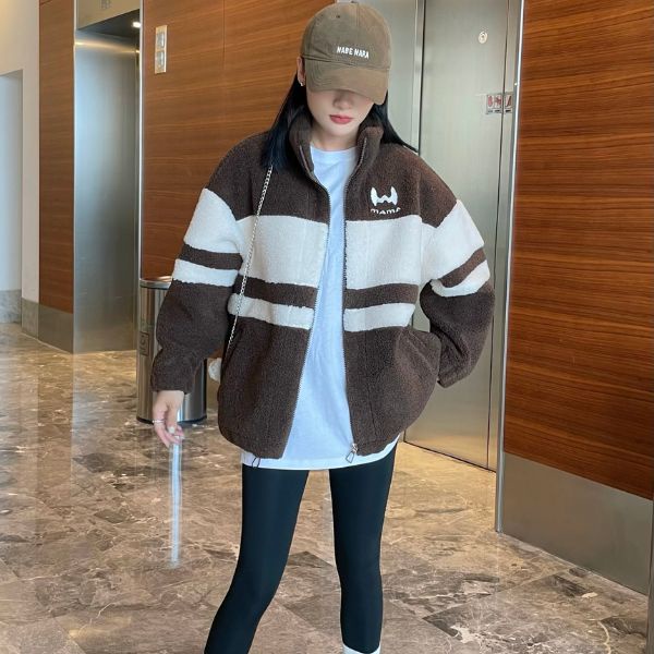 Áo Khoác Lông Unisex, Áo lông phối màu kẻ ngang kèm túi đeo chéo tai thỏ dày dặn form rộng Unisex Nam Nữ quynh.anh.1992