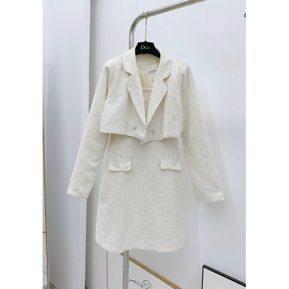 Set váy hai dây kèm áo khoác dạ tweed trắng ngà