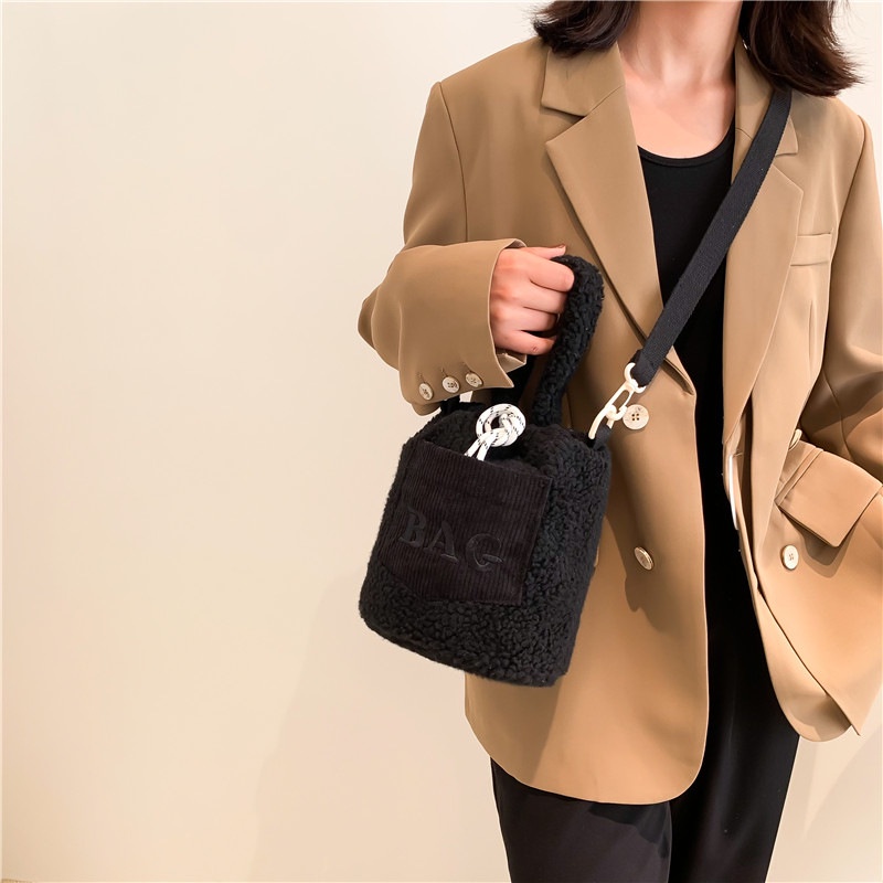 Túi Đeo Chéo Vai Bằng Vải Bông Họa Tiết Chữ Thời Trang Dễ Phối Đồ Cho Nữ