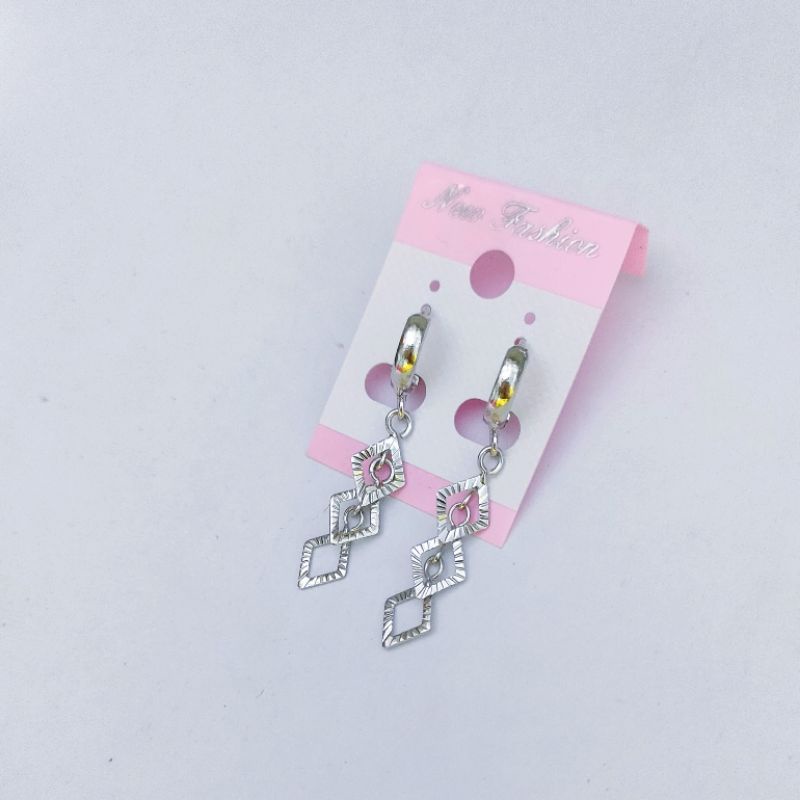 Bông tai khoen tròn inox tòn ten 3 hình thoi chạm chiếu sáng đẹp không đen