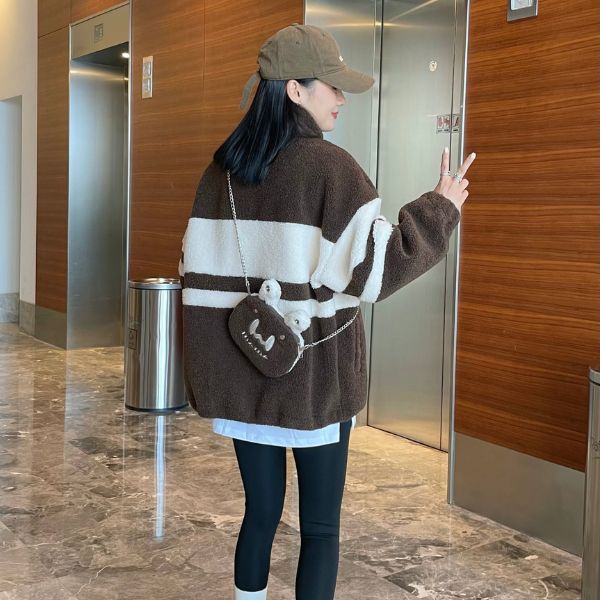 Áo Khoác Lông Unisex, Áo lông phối màu kẻ ngang kèm túi đeo chéo tai thỏ dày dặn form rộng Unisex Nam Nữ quynh.anh.1992