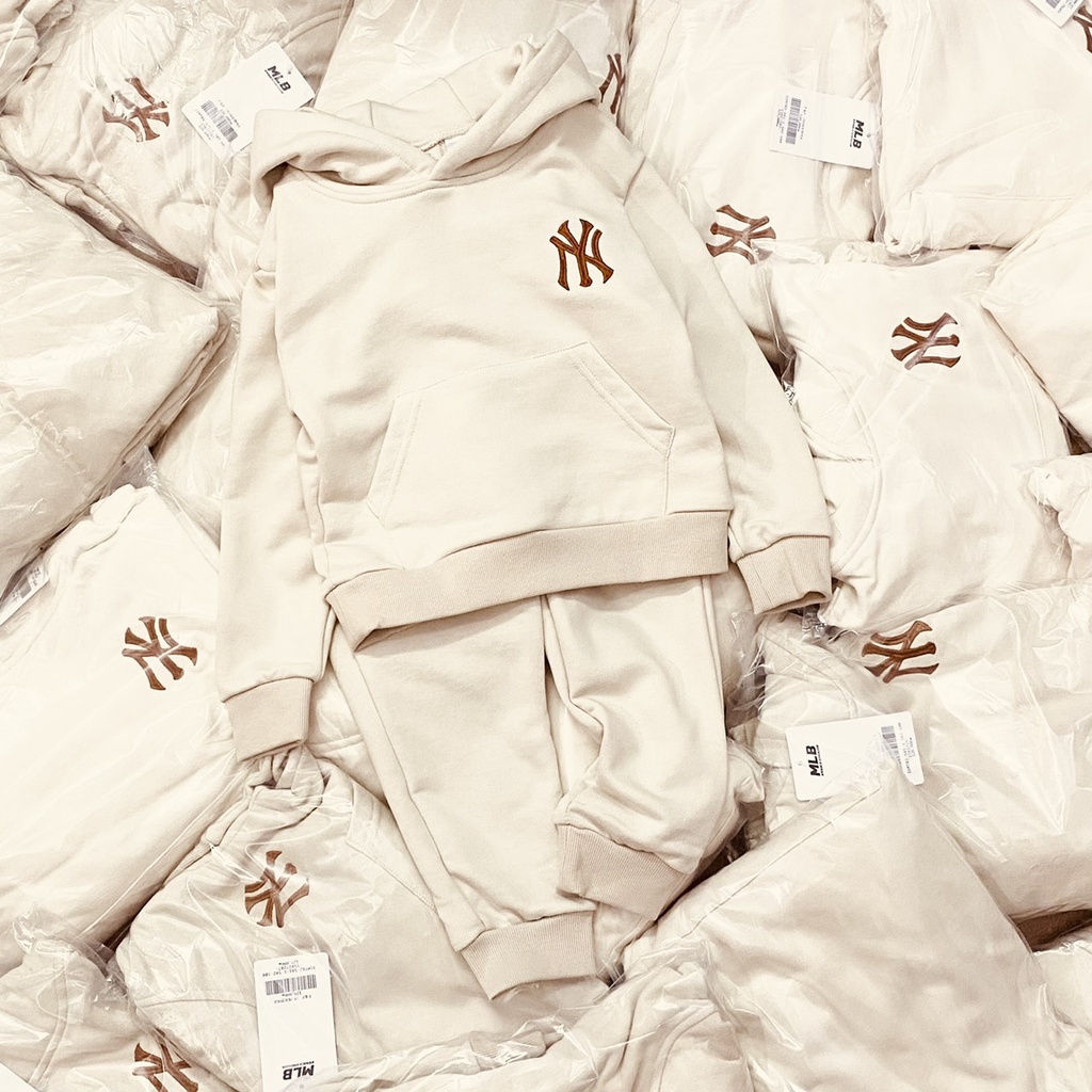 Bộ nỉ da cá có mũ màu be cho bé gái