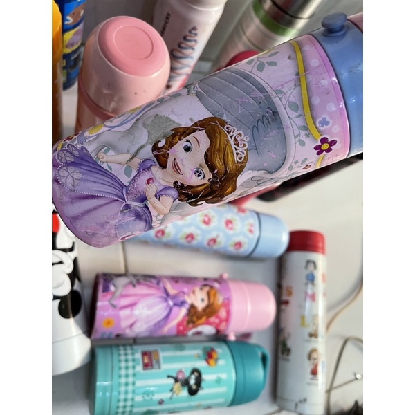 Bình nước từ Nhật sắc màu cho trẻ em..