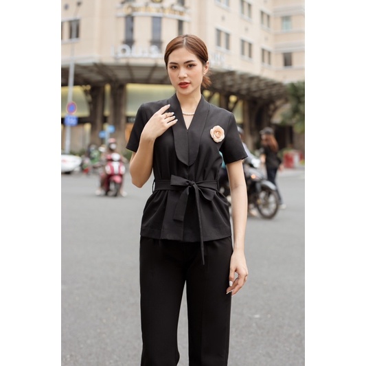 Áo clothesrack có tay cổ sam đen Sammie